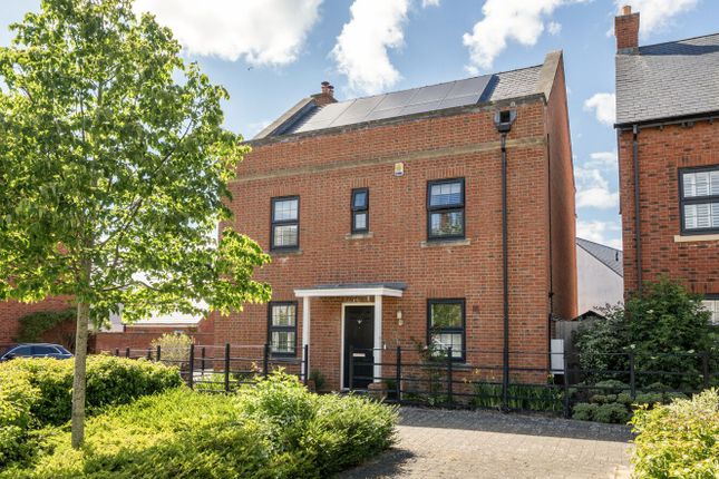 4 bed property, in Dart Avenue, £550,000