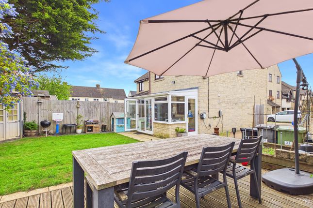 3 bed property, in Woodhouse Close, £350,000
