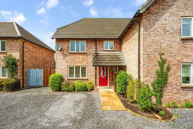 2 bed property, in Picket Piece, £369,950