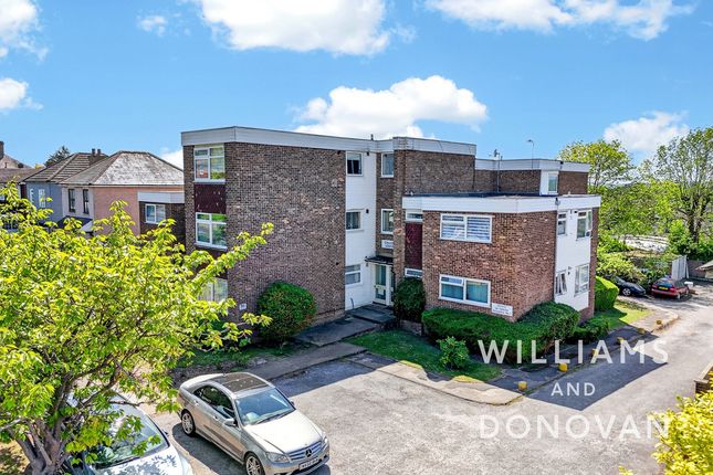 2 bed property, in Galaxie Lodge, £237,500