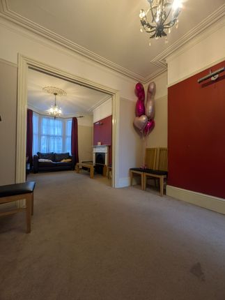5 bed property, in Manor Road, £756,000