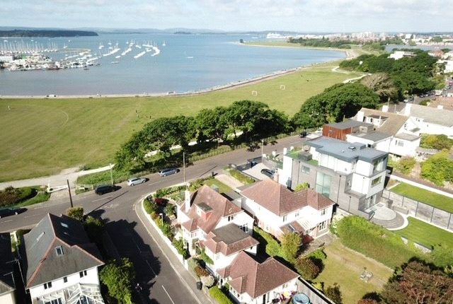 5 bed property, in Whitecliff Road, £1,395,000