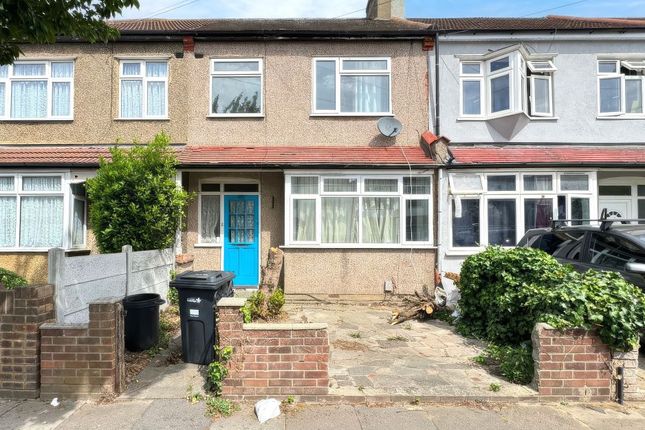 3 bed property, in 255 Hampton Road, £270,000