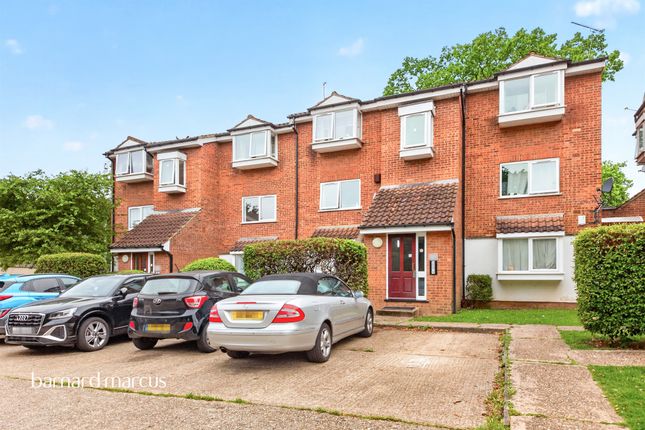 1 bed property, in Poplar Grove, £285,000