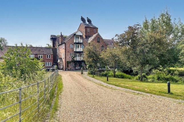 3 bed property, in Mill Lane, £325,000