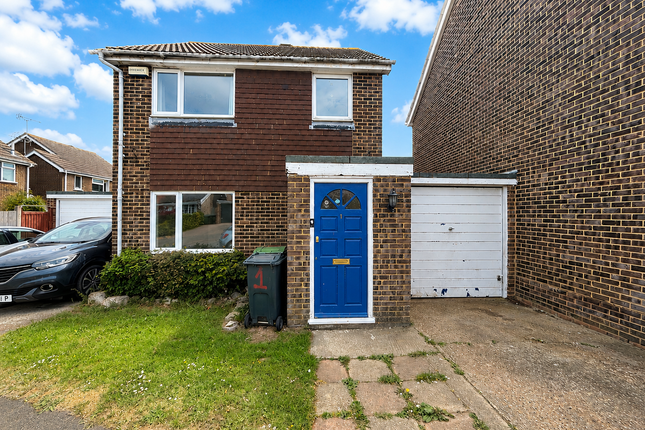 3 bed property, in Staplehurst, £359,950