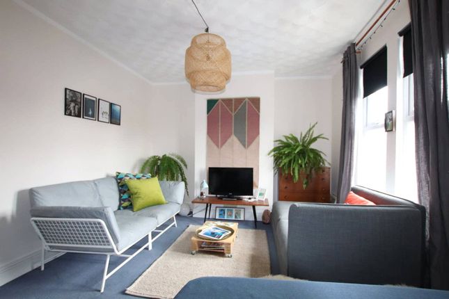 1 bed property, in Brendon Road, £210,000