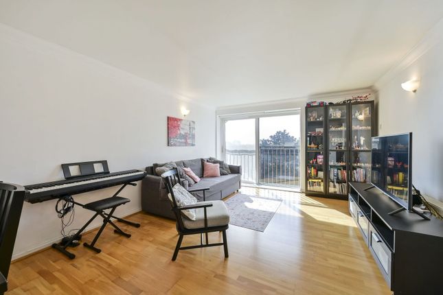 2 bed property, in The Broadway, £465,000