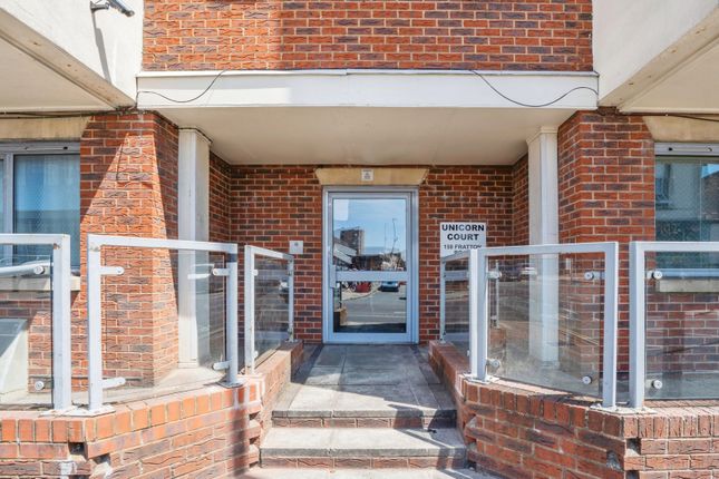 2 bed property, in Fratton Road, £140,000