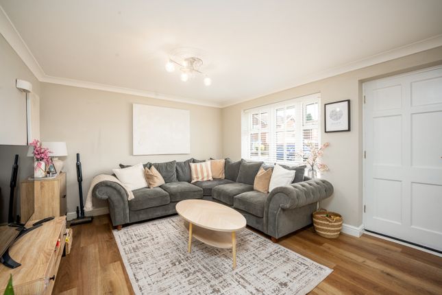 3 bed property, in Ash Way, £299,950
