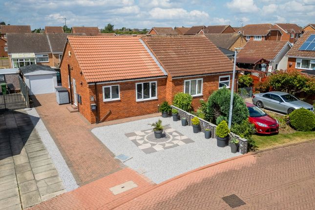 2 bed property, in Oakdene, £210,000