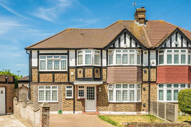5 bed property, in St. Pauls Close, £799,950