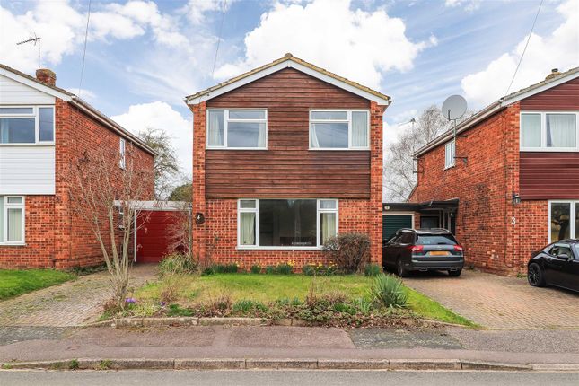 3 bed property, in Stratfield Close, £500,000