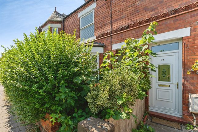 3 bed property, in Queens Park View, £250,000