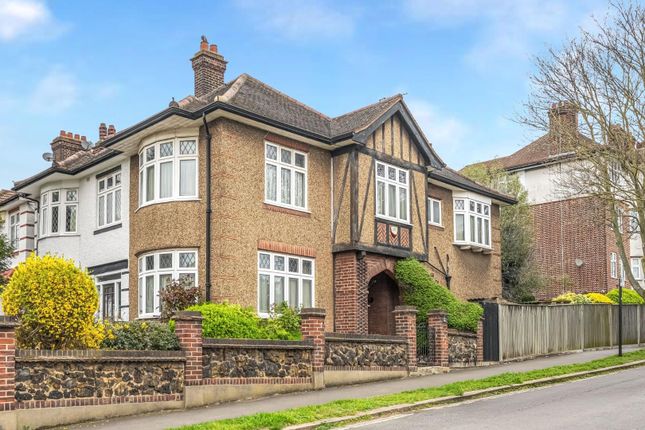 3 bed property, in Boston Gardens, £825,000