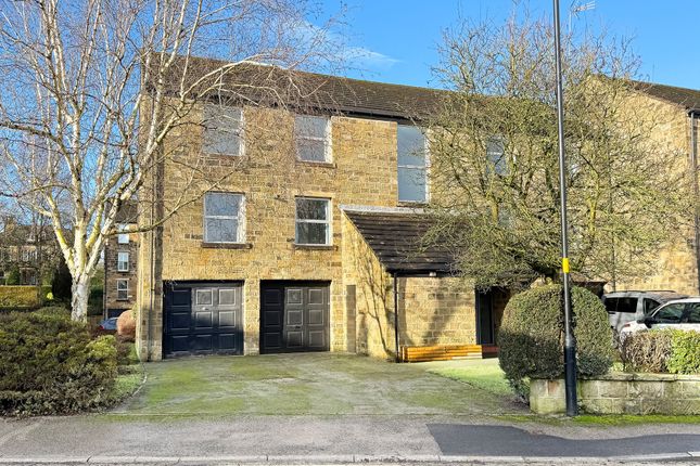 2 bed property, in Duchy Court, £200,000