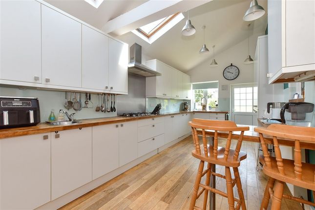 4 bed property, in The Avenue, £850,000