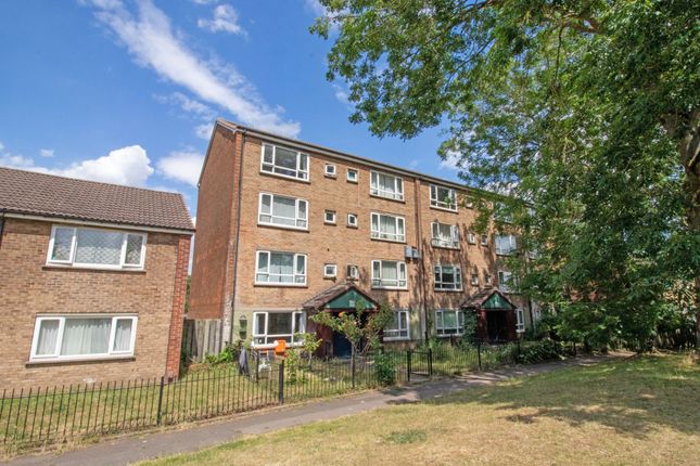 2 bed property, in Salisbury Close, £95,000