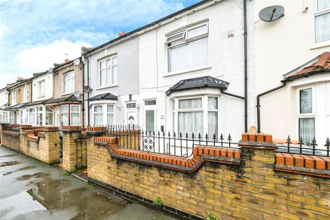 3 bed property, in Woodstock Road, £525,000
