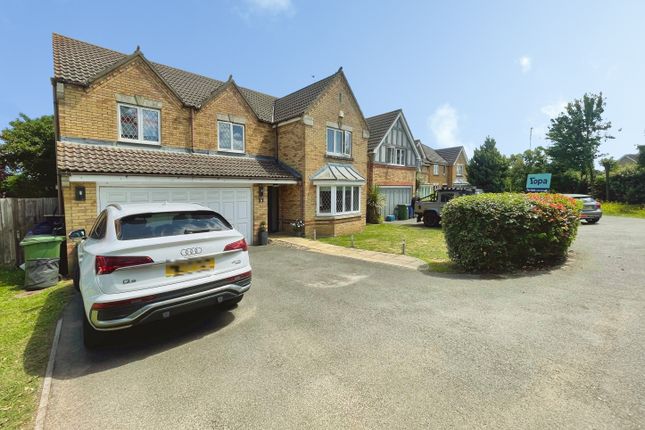 5 bed property, in Amber Rise, £610,000