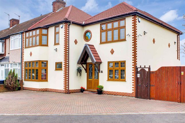 4 bed property, in Ian Square, £675,000