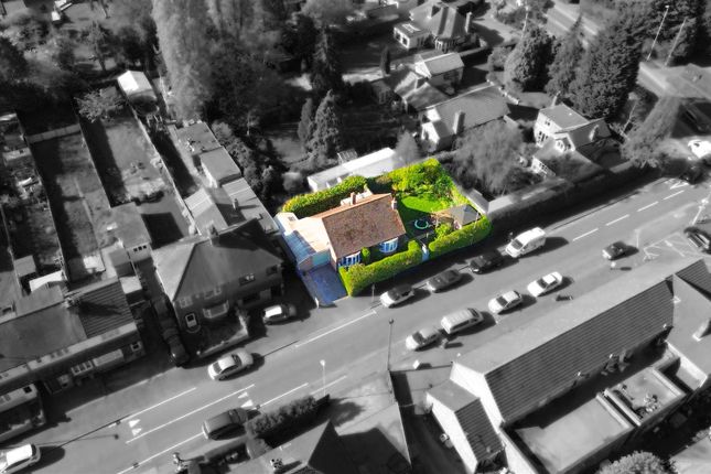 2 bed property, in Grange Drive, £289,950