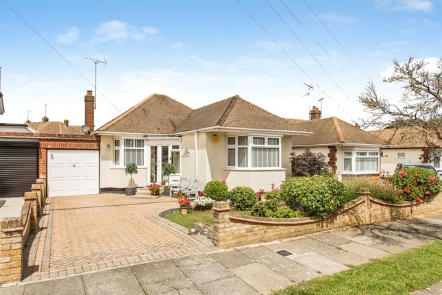 2 bed property, in The Ryde, £500,000