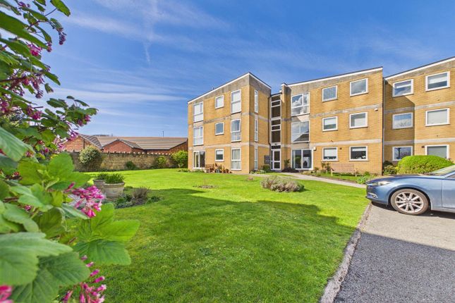 2 bed property, in Newport Avenue, £179,995
