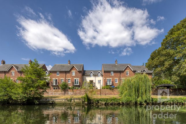 3 bed property, in Lovelstaithe, £500,000