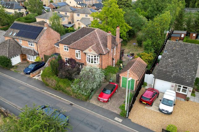 4 bed property, in Long Lane, £750,000