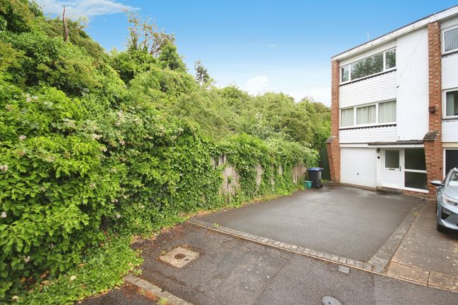 3 bed property, in Maynard Avenue, £270,000