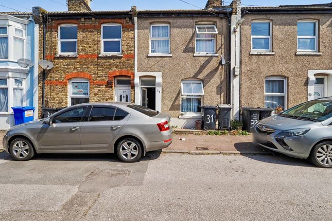 2 bed property, in Brockley Road, £190,000