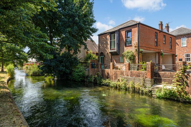 2 bed property, in Eastgate Street, £475,000