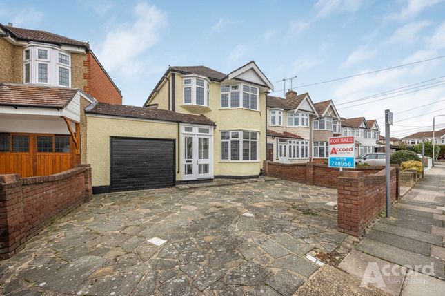 3 bed property, in Woodlands Road, £550,000