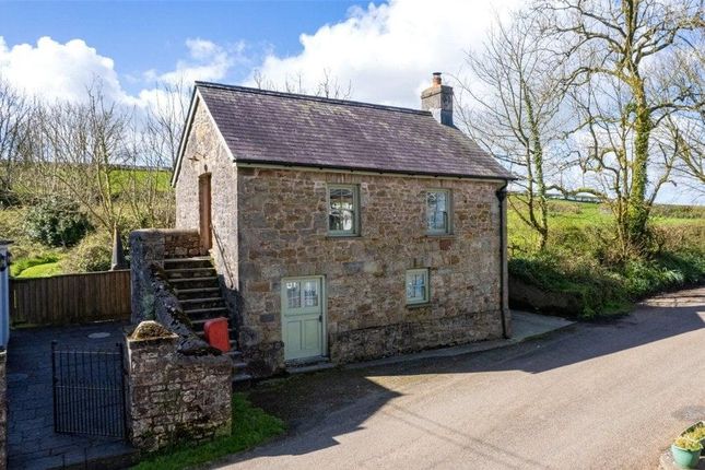3 bed property, in Llanboidy, £425,000