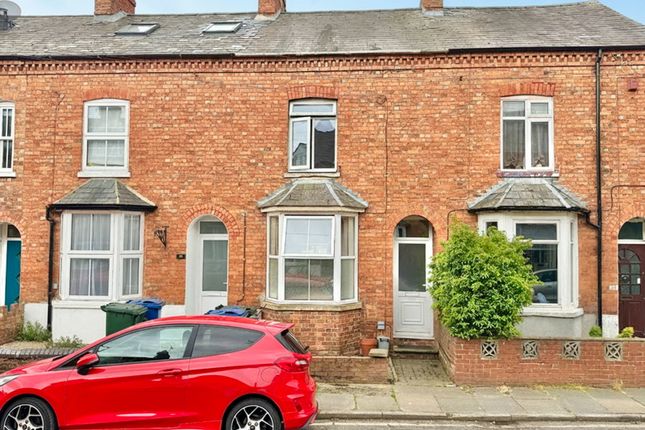 1 bed property, in Gibbs Road, £180,000