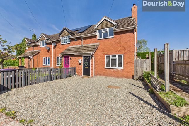2 bed property, in Mill Street, £200,000