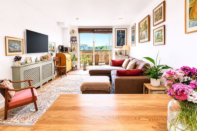 1 bed property, in Creekside, £415,000