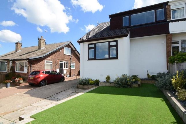 4 bed property, in Meadow Park Crescent, £300,000
