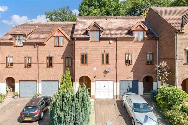 4 bed property, in Cotland Acres, £600,000