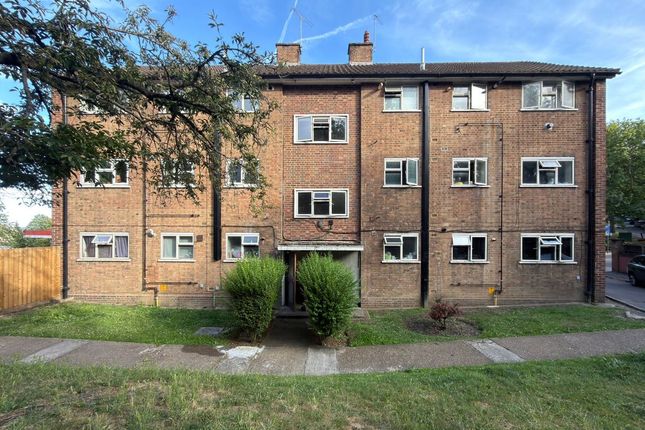 2 bed property, in 88C London Road, £220,000