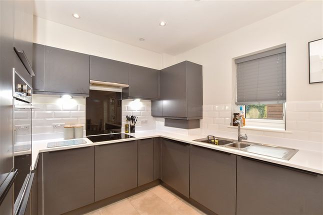 3 bed property, in Old School Place, £425,000