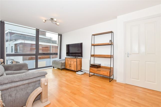 1 bed property, in Clifford Way, £150,000