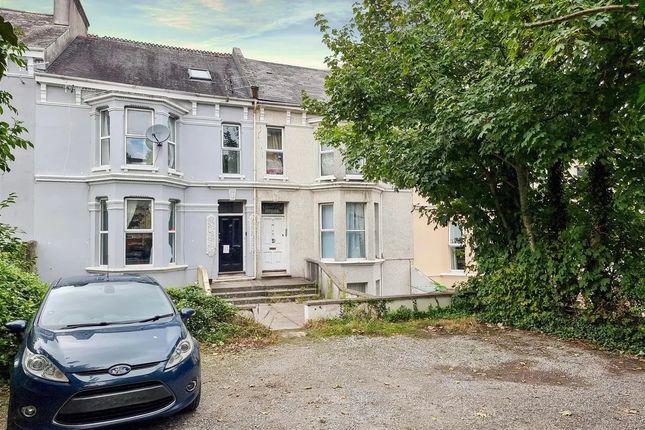 1 bed property, in Alexandra Road, £90,000