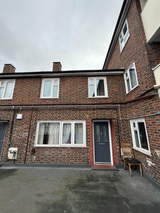 2 bed property, in Moree Way, £263,000