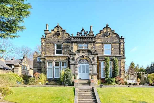 3 bed property, in Oaklea Hall Close, £685,000
