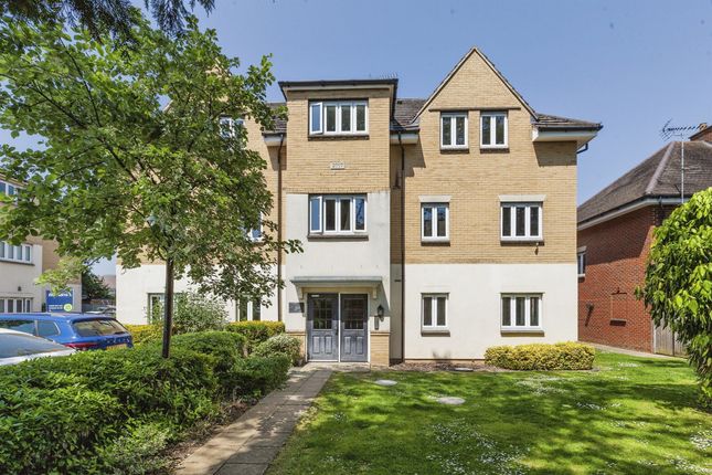 2 bed property, in Montague Close, £199,950