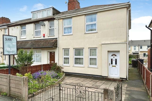 2 bed property, in Connaught Road, £165,000