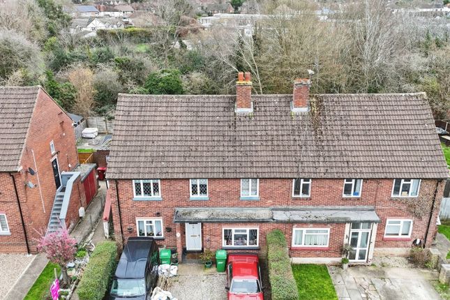 2 bed property, in Derwent Drive, £270,000