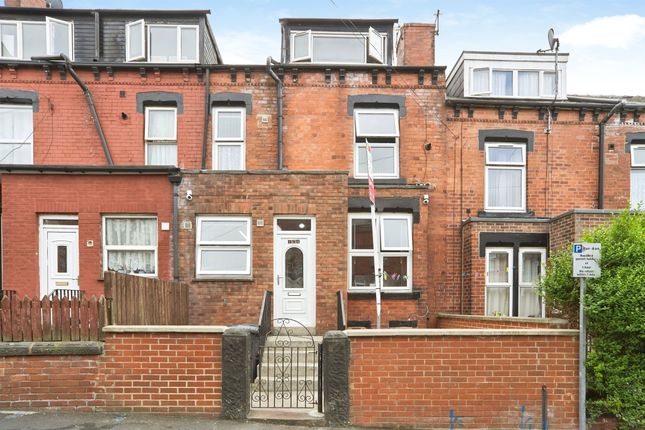 2 bed property, in Bayswater Place, £125,000